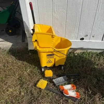 Rubbermaid Mop Bucket & Brushes