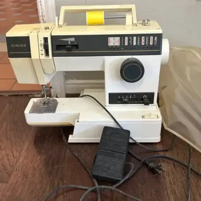 Singer Sewing  Machine 