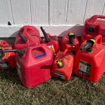 8 Gas Cans