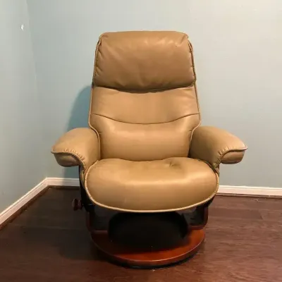  BenchMaster Swivel Recliner