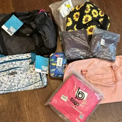 Travel & Duffel Totes