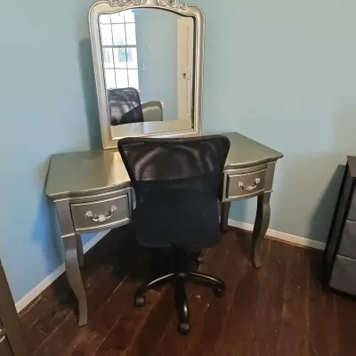 Vanity With Mirror & Chair 
