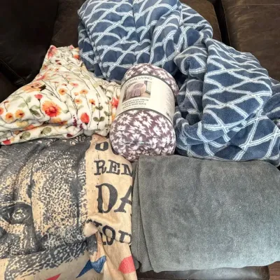 6 Throw Blankets 