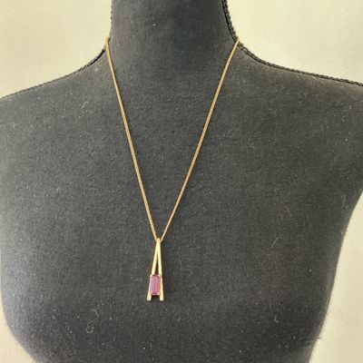 Vintage Avon Gold Tone A-Frame Amethyst Color Stone Pendant Necklace