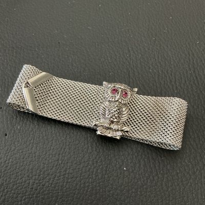 Vintage Silver-Tone Mesh Owl Tie Clip with Pink Rhinestone Eyes
