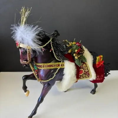 Breyer ‘ Della Robbia ‘ 2005 Holiday Horse #700105