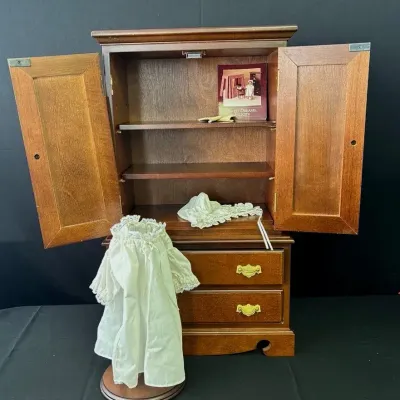 American Girl Doll Armoire * Felicity Nightgown Set 