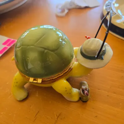 Sale Photo Thumbnail #194: Bradford Exchange Turtle music box