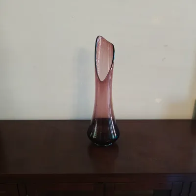 Swung vase