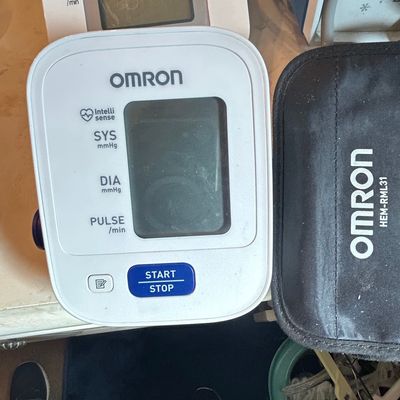 Sale Photo Thumbnail #1133: Omron HEM-RML31 Upper Arm Blood Pressure Monitor