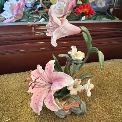 Sale Photo Thumbnail #1015: Lenox Rubrum Lily Lilium Speciosum Figurine