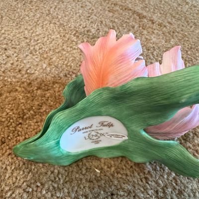 Sale Photo Thumbnail #885: 1989 Lenox Fine Porcelain Parrot Tulip Figurine