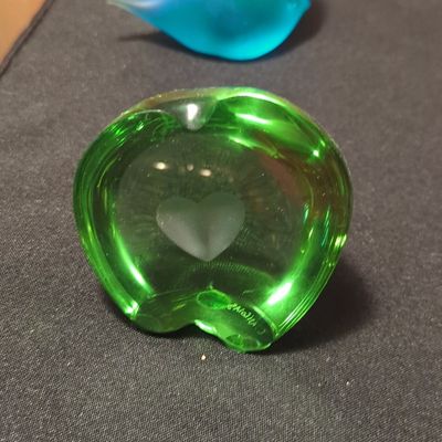 Sale Photo Thumbnail #345: C. Nigus Signed Green Art Glass Heart Sculpture