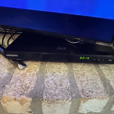 Sale Photo Thumbnail #907: Samsung Blu-ray Disc Player