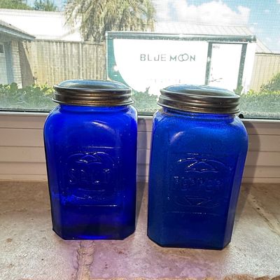 Sale Photo Thumbnail #1102: Vintage Depression-Style Cobalt Blue Glass Salt and Pepper Shakers
