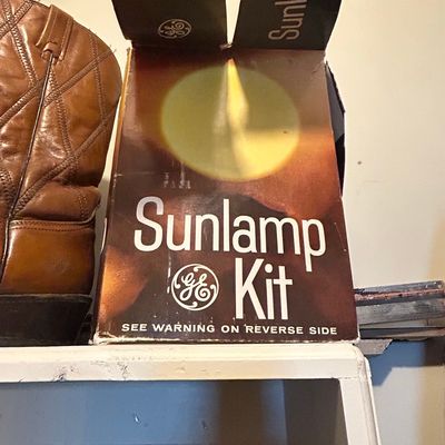 Sale Photo Thumbnail #1058: Vintage General Electric Sunlamp Kit