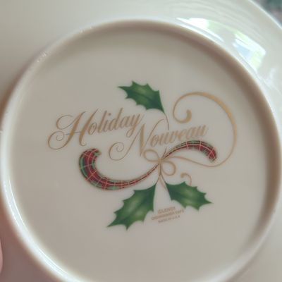 Sale Photo Thumbnail #72: Lenox Holiday Nouveau Dinnerware Set