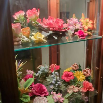 Sale Photo Thumbnail #47: Collection of Capodimonte and Franklin Mint Porcelain Floral Sculptures
