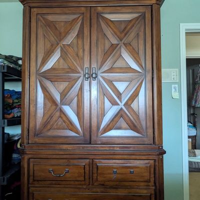 Sale Photo Thumbnail #22: A.R.T. Furniture Old World Armoire