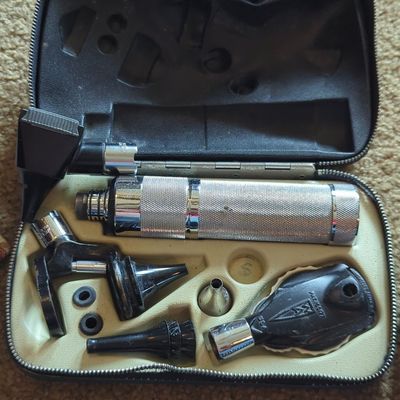 Sale Photo Thumbnail #454: Welch Allyn Diagnostic Otoscope and Ophthalmoscope Set