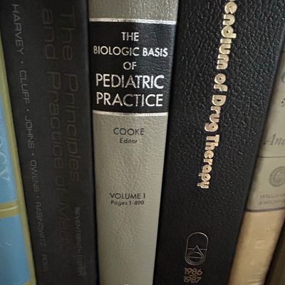 Sale Photo Thumbnail #386: Medical Reference Book Collection (Lot of 6)