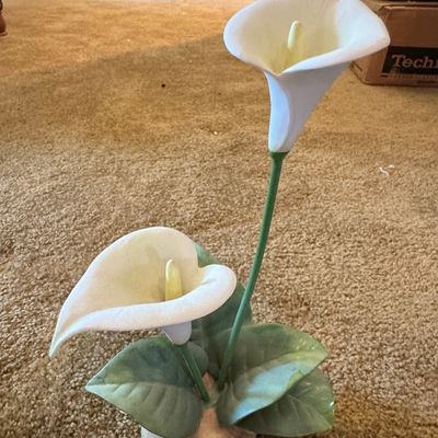 Sale Photo Thumbnail #868: Andrea by Sadek Calla Lilies Figurine