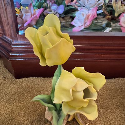 Sale Photo Thumbnail #703: Capodimonte Porcelain Yellow Tulip Figurine