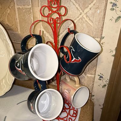 Sale Photo Thumbnail #1105: Houston Texans Mug Tree and Mug Set