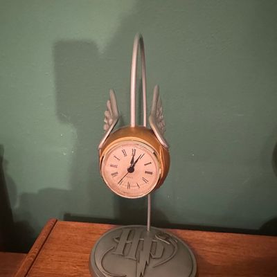 Sale Photo Thumbnail #779: Ukonic Harry Potter Golden Snitch Desk Clock
