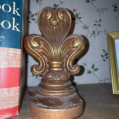Sale Photo Thumbnail #1233: Fleur-de-Lis Decorative Bookend