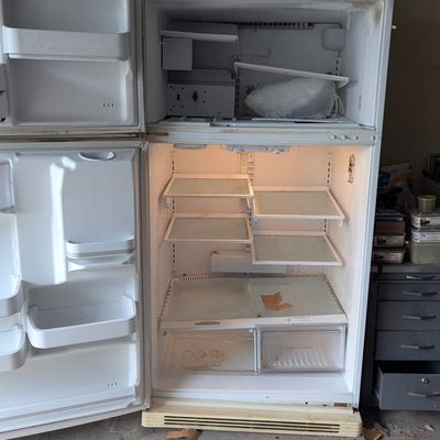 Sale Photo Thumbnail #178: Frigidaire Top-Freezer Refrigerator with Water and Ice Dispenser