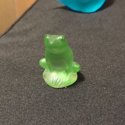Sale Photo Thumbnail #63: Lalique Rainette Frog Figurine