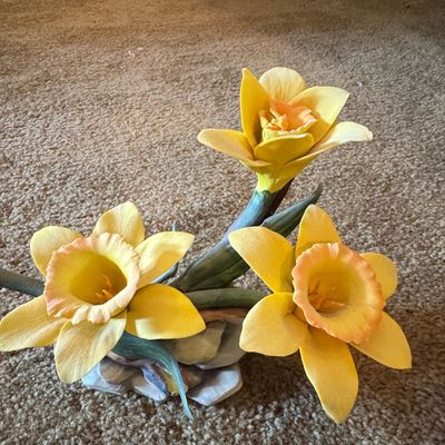 Sale Photo Thumbnail #313: Napoleon Capodimonte Porcelain Daffodils