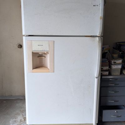 Sale Photo Thumbnail #179: Frigidaire Top-Freezer Refrigerator with Water and Ice Dispenser