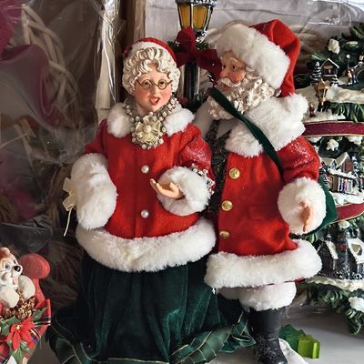 Sale Photo Thumbnail #623: Battery Operated Animated Santa and Mrs. Claus Figurine