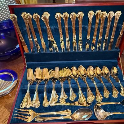 Sale Photo Thumbnail #69: Oneida Michelangelo Gold Electroplated Flatware Set
