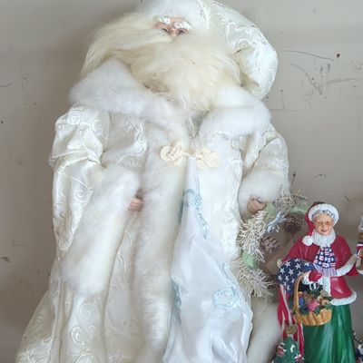 Sale Photo Thumbnail #1123: Collectible Christmas Santa and Mrs. Claus Figures