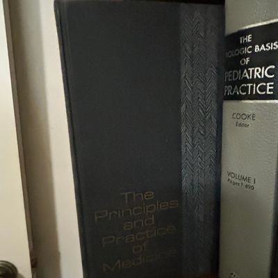 Sale Photo Thumbnail #547: Medical Reference Book Collection (1980s)