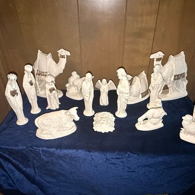 Sale Photo Thumbnail #157: Vintage 15-Piece White Bisque Porcelain Nativity Set