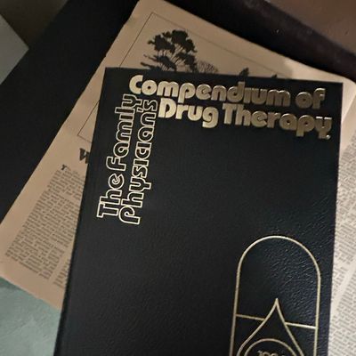 Sale Photo Thumbnail #546: Medical Reference Book Collection (1980s)