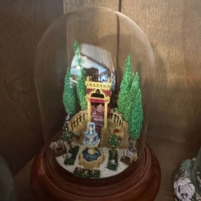 Sale Photo Thumbnail #535: The Franklin Mint Princess Victoria's Dream Garden by Barry Shiramizu