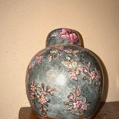 Sale Photo Thumbnail #355: Chinese Famille Rose Porcelain Ginger Jar