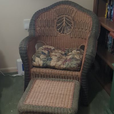 Sale Photo Thumbnail #18: Vintage Wicker Peacock-Style Armchair and Ottoman Set
