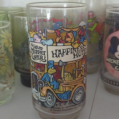 Sale Photo Thumbnail #1237: 1981 McDonald's The Great Muppet Caper Happiness Hotel Glass
