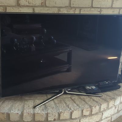 Sale Photo Thumbnail #643: Samsung LED Smart TV