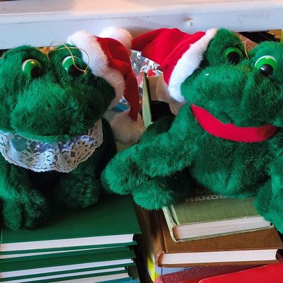 Sale Photo Thumbnail #1126: Pair of Battery-Operated Fun World Christmas Frog Plush Toys