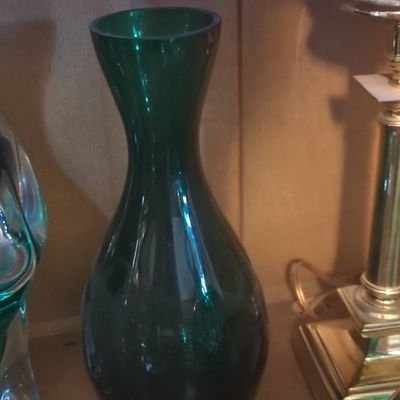 Sale Photo Thumbnail #825: Mid-Century Modern Emerald Green Glass Bud Vase
