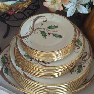 Sale Photo Thumbnail #73: Lenox Holiday Nouveau Dinnerware Set