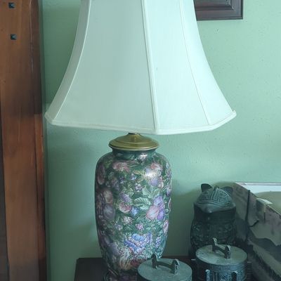 Sale Photo Thumbnail #339: Vintage Chinoiserie Floral Ginger Jar Table Lamp