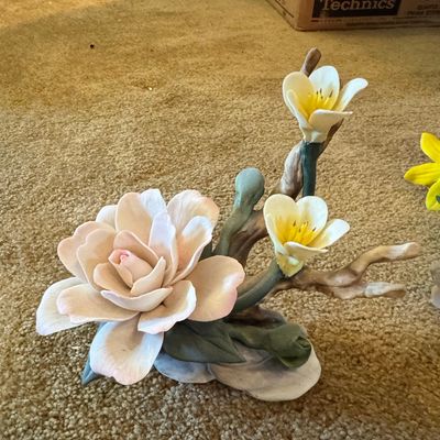 Sale Photo Thumbnail #565: Capodimonte Porcelain Floral Sculpture
